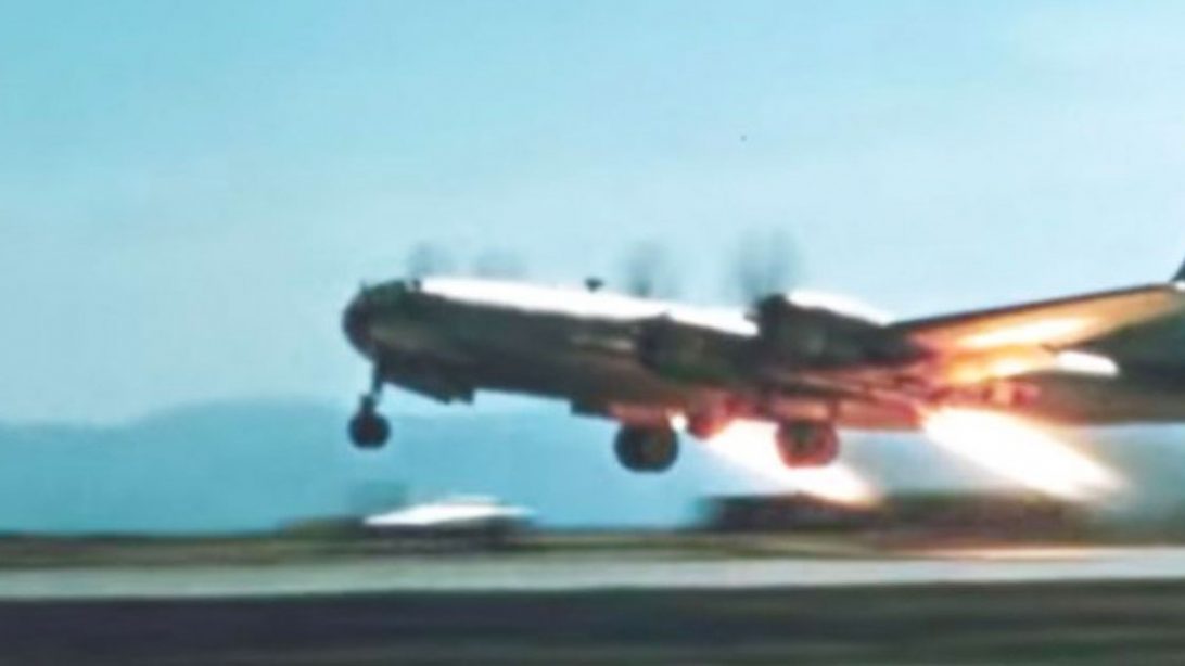 Watch A B-29 Take Off In No Time Using 4 Rockets Under Its Wings ...